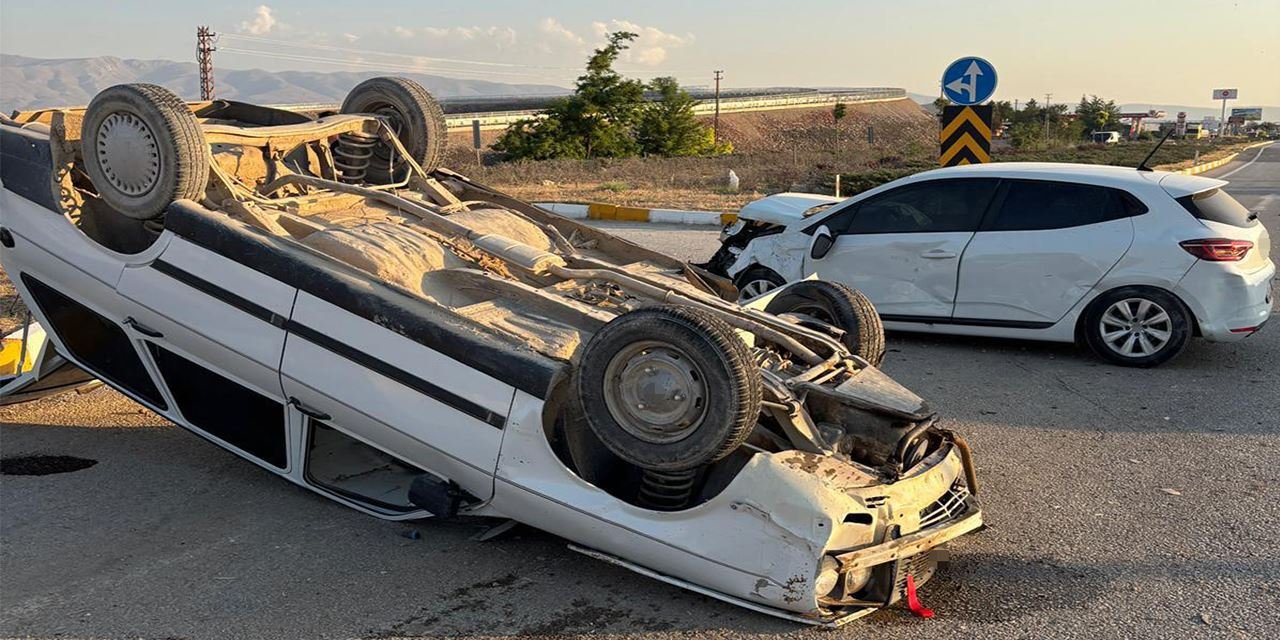 Konya'da kaza; Kavşakta çarpıştılar 3 kişi yaralandı