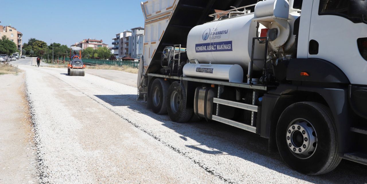 Cihanbeyli'de yol seferberliği sürüyor