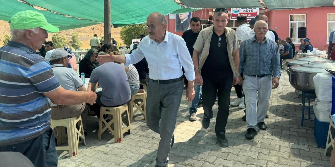Aşure dağıtıp, yöresel lezzetleri tattılar