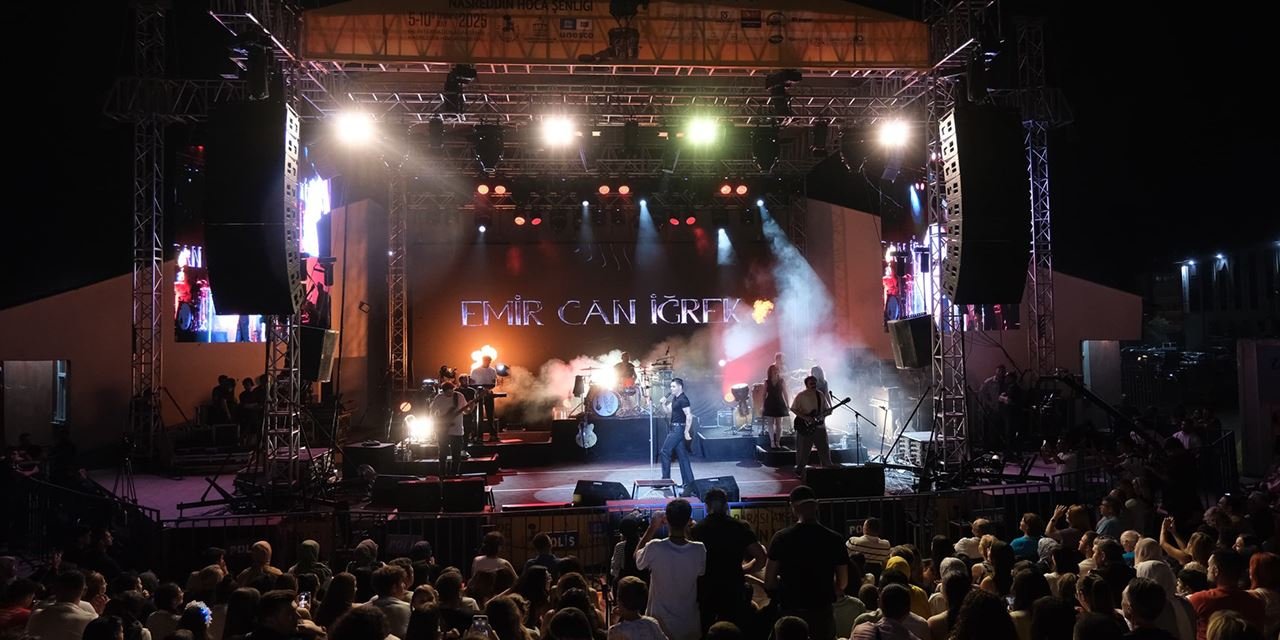 Akşehir’de müzik gecesi: Emir Can İğrek’le duygular sahneye taştı
