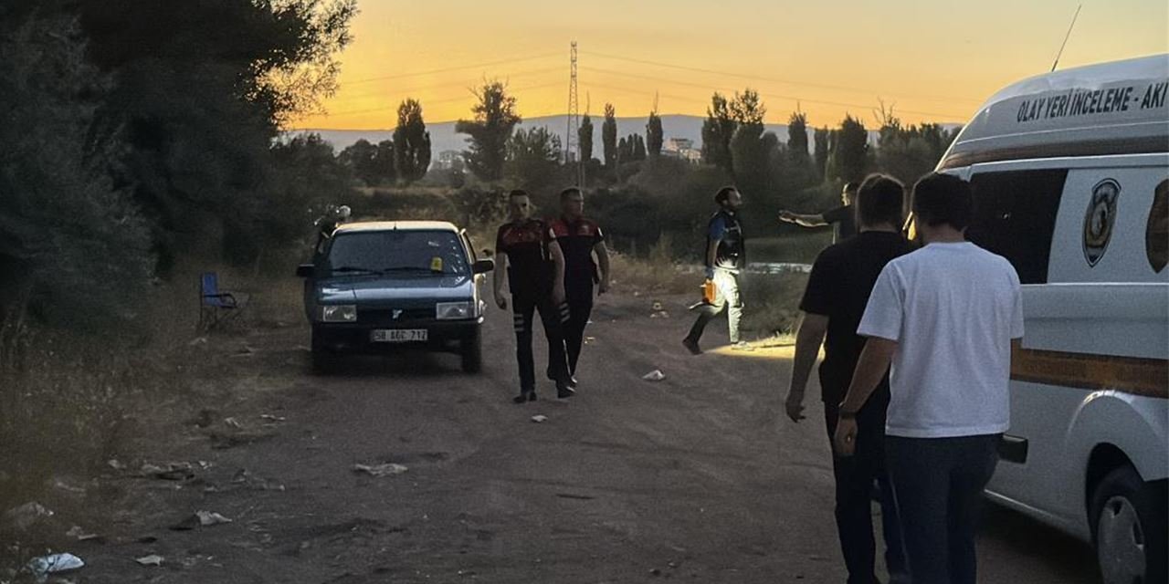Husumetli iki kişi birbirini vurdu