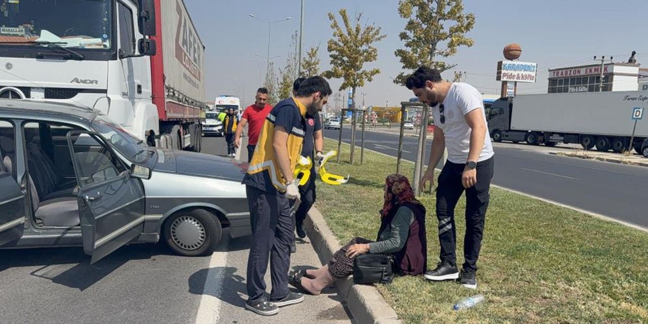 Tırın çarptığı otomobildeki 3 kişi yaralandı