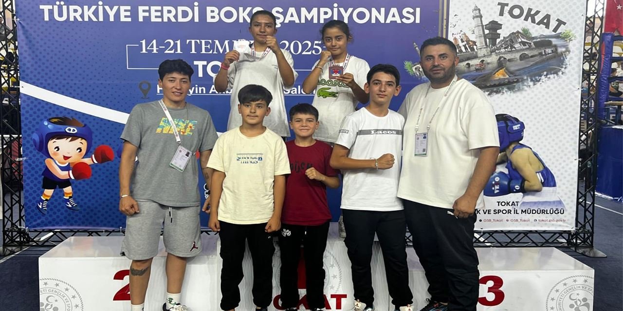 Karamanlı minik boksörlerden Tokat’ta çifte madalya