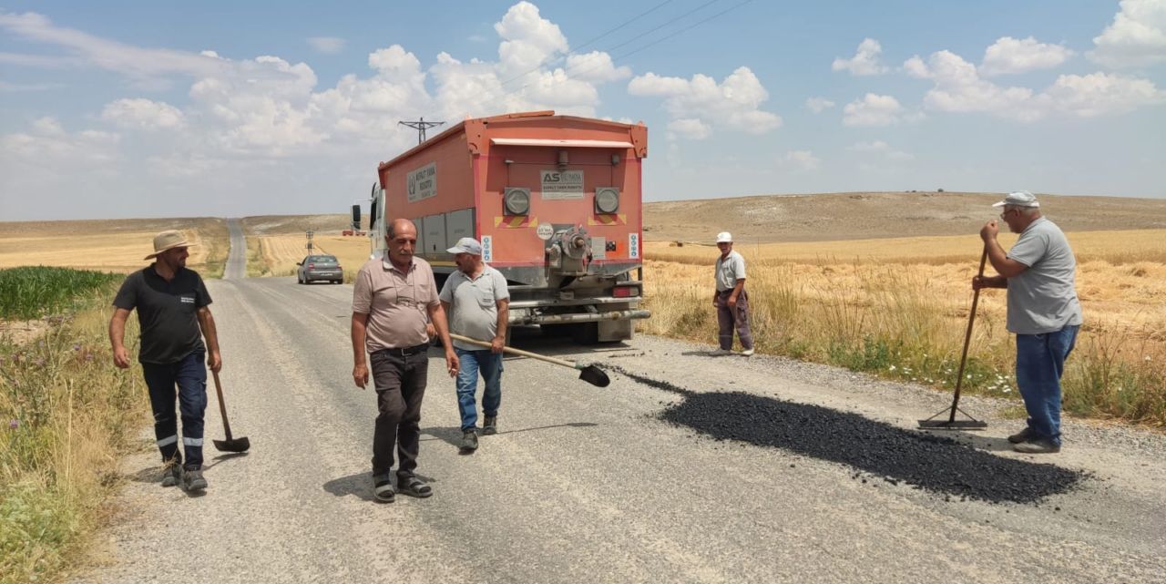Sarayönü Belediyesi yol yama çalışmalarını sürdürüyor