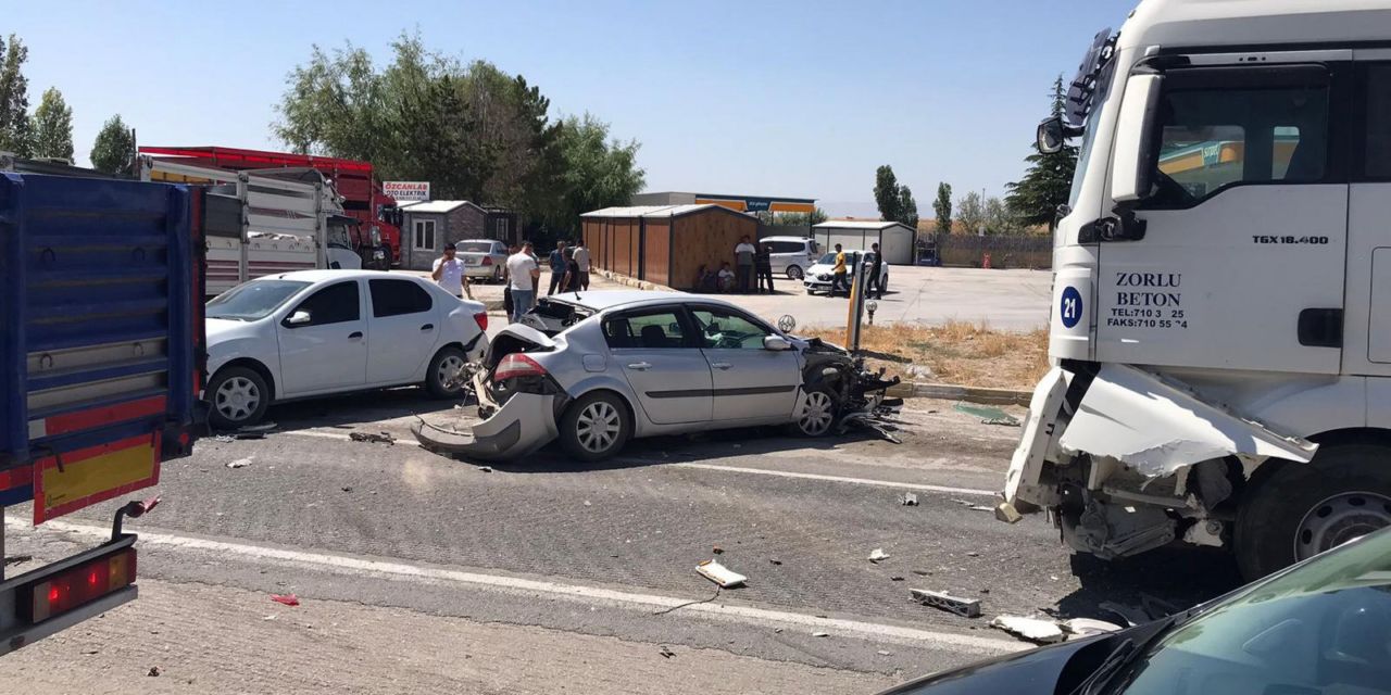 Ereğli'de zincirleme kaza: 4 kişi yaralandı