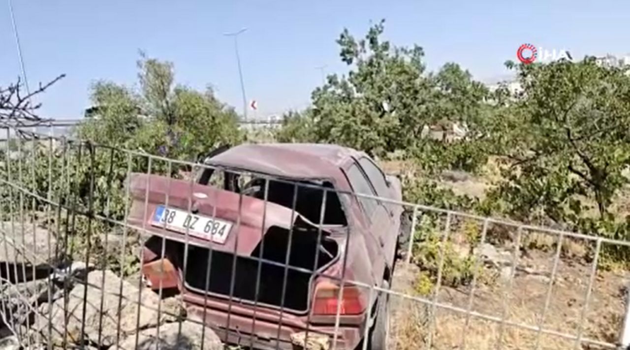 Kayseri’de film gibi kaza: Araç bahçeye uçtu, sürücü atlayarak kurtuldu