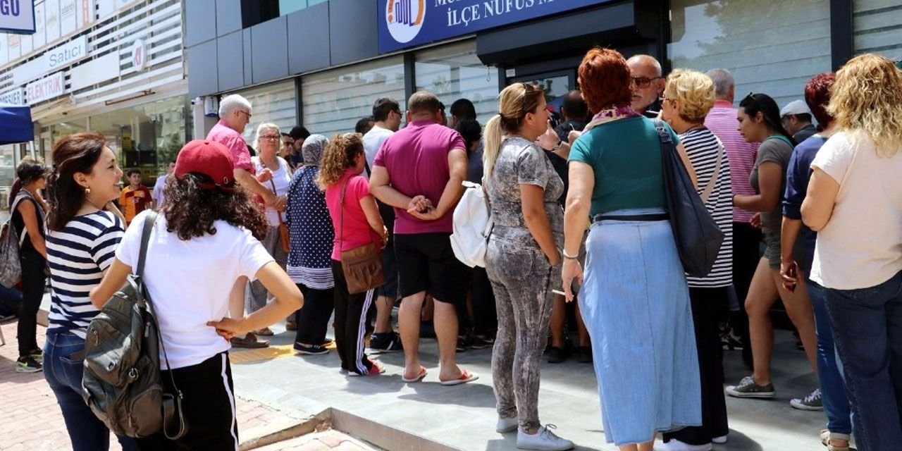 Nüfus müdürlüklerinde ‘son gün’ yoğunluğu!