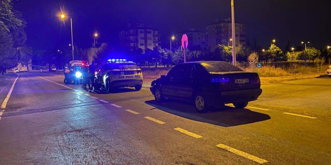‘Dur’ ihtarına uymayan ehliyetsiz sürücüye 29 bin TL ceza
