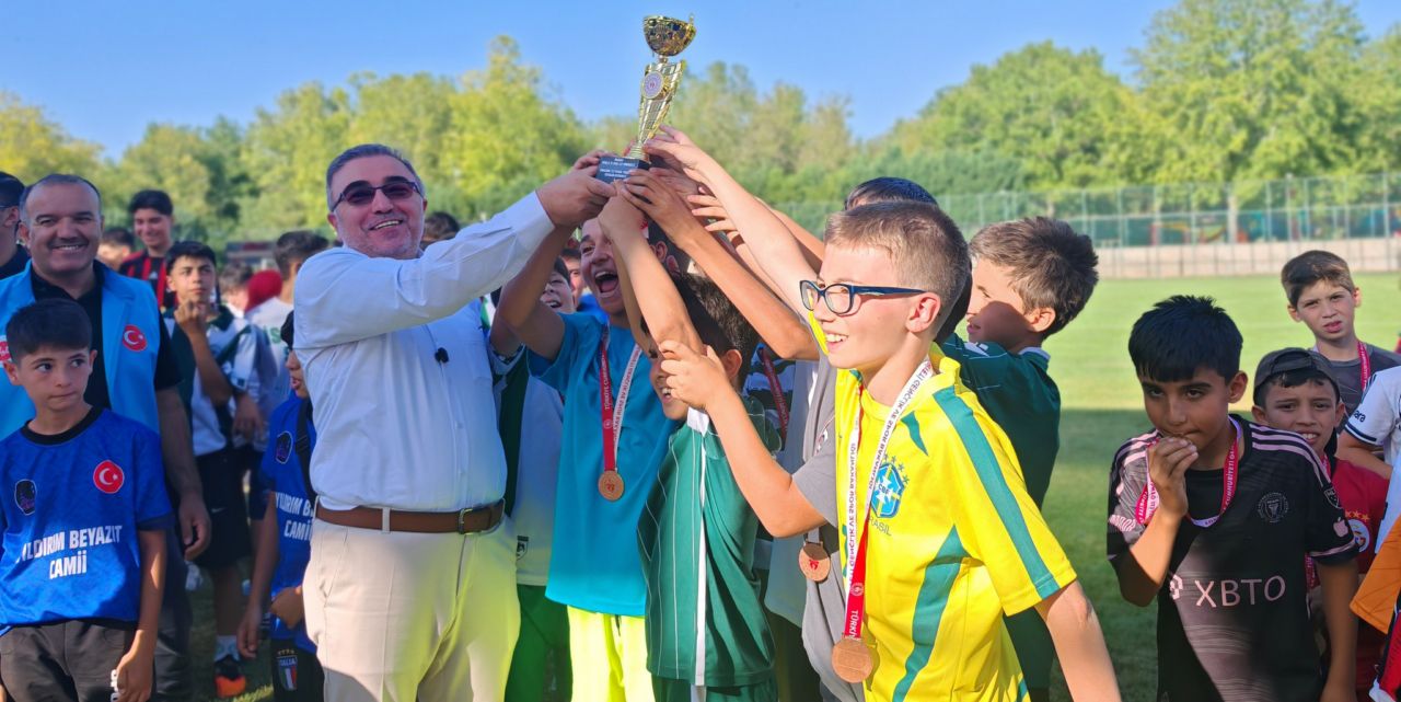 Kur'an Kursu öğrencileri futbol turnuvasında yarıştı