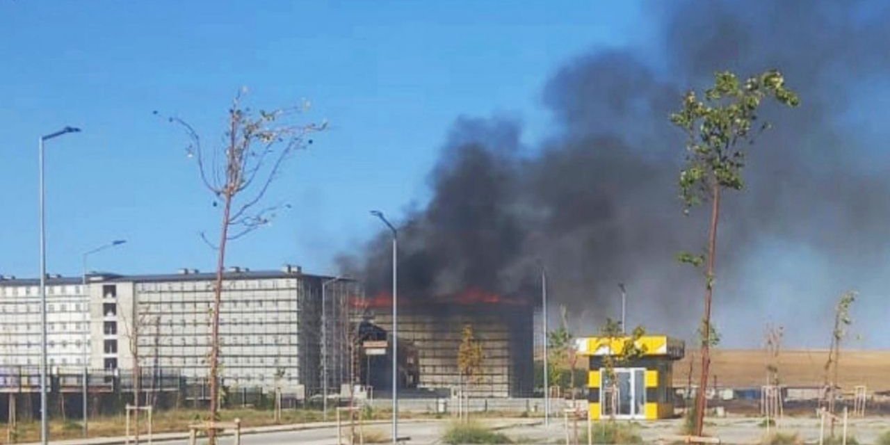 İnşaat halindeki yurt binasında yangın çıktı