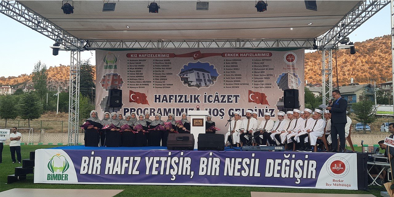 Bozkır’da hafızlık sevinci meydandan stadyuma taştı