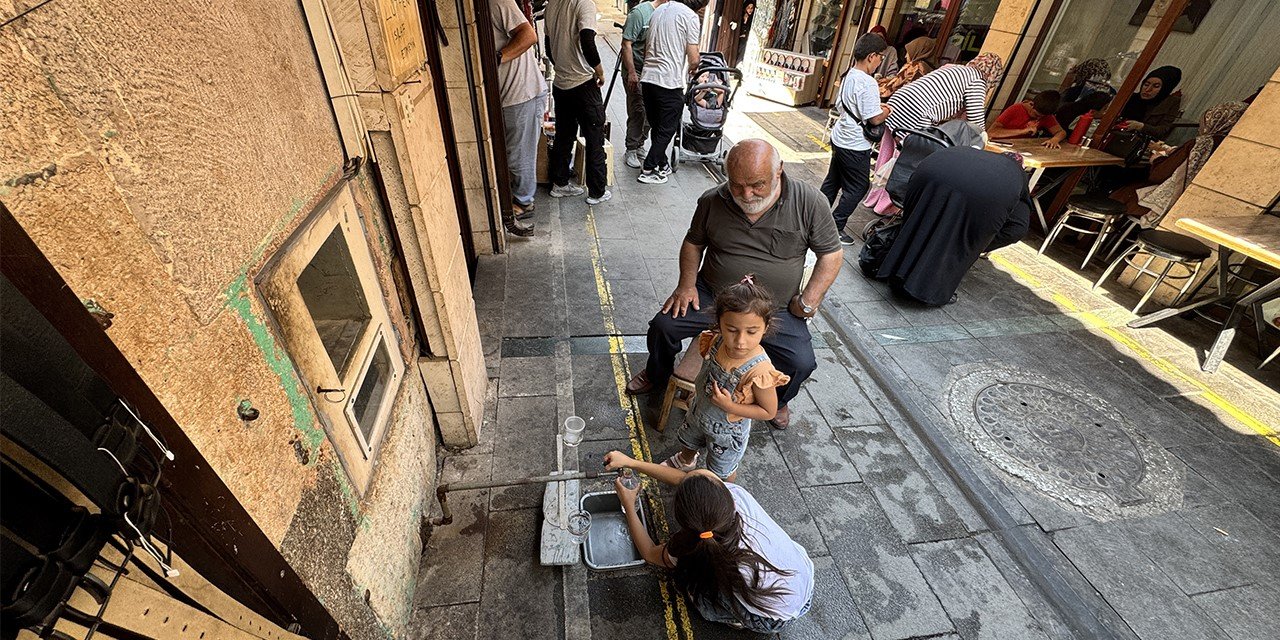 Tarihi çarşıdaki 2 asırlık sebil, soğuk su geleneğini yaşatıyor