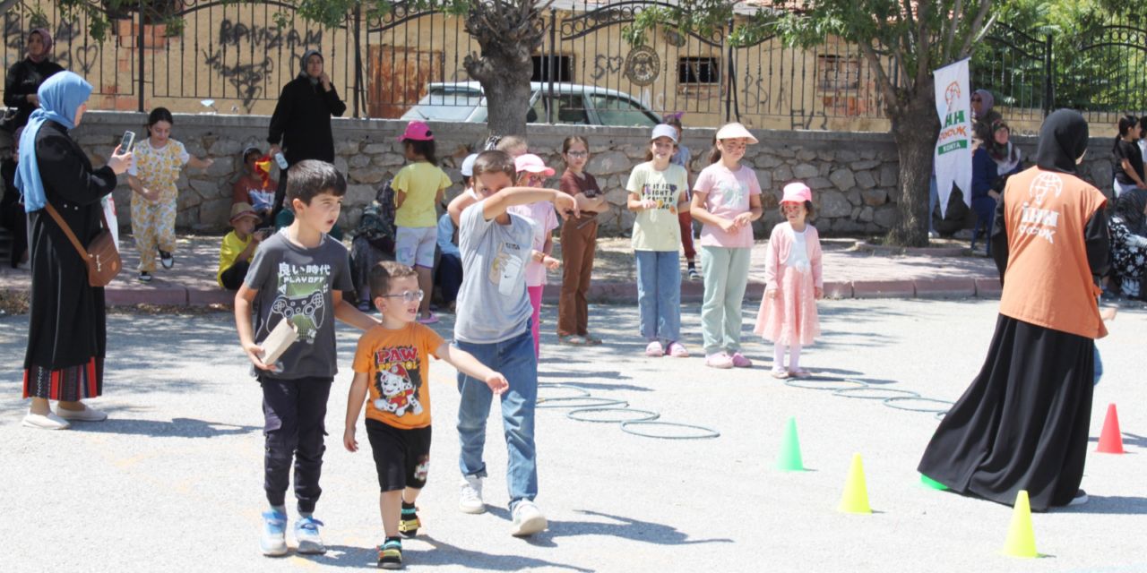 Ladik’te çocuklar İHH şenliğiyle gönüllerince eğlendi
