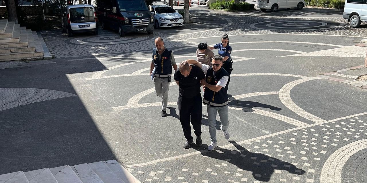 Akşehir'de operasyon: Araçtan çıkanlar şaşırttı