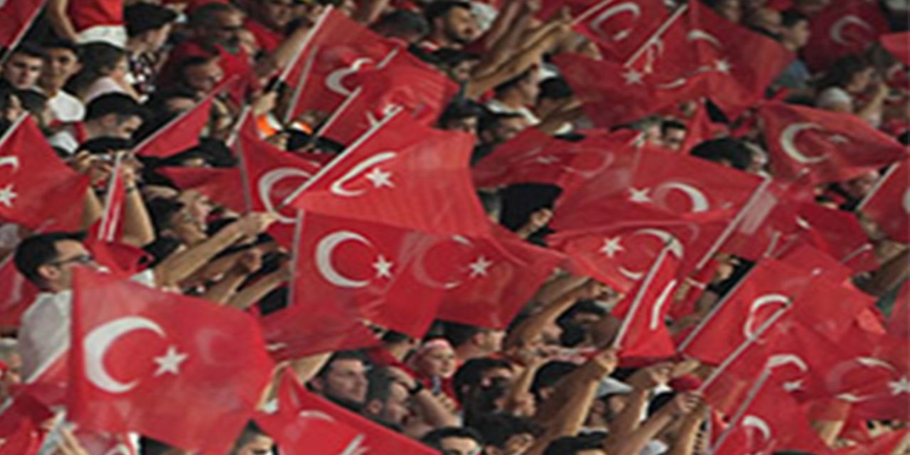 Türkiye-İspanya maçında misafir tribünü de Türk taraftarlara açıldı