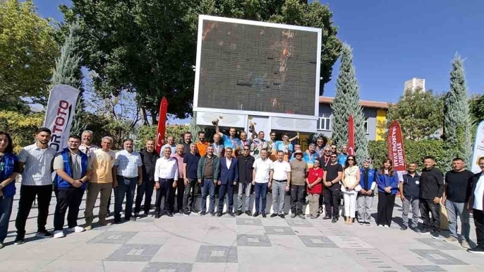 Karapınar Göktepe'de Uluslararası Yelkenkanat Şampiyonası Sona Erdi