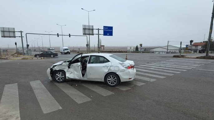 Aksaray'da tır ile otomobil çarpıştı: 4 hakem yaralı