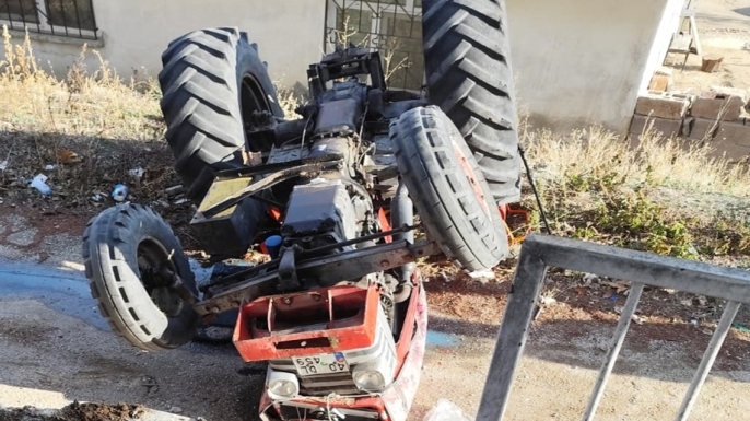 Aksaray'da traktör devrildi, 87 yaşındaki sürücü hayatını kaybetti