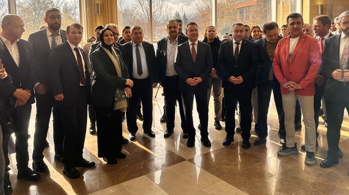 Babacan, Konya'da 'Saklı Kalan Fırçam' sergisinin açılışına katıldı