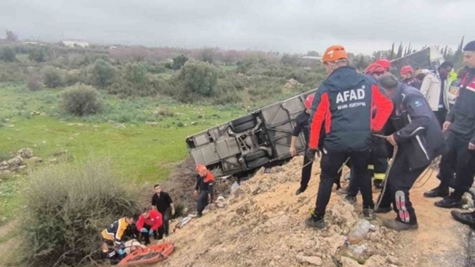 Antalya'da feci kaza; Yolcu otobüsü şarampole uçtu, çok sayıda ölü yaralı var