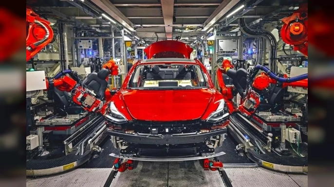 Tesla, cybertruck cyberbeast modelinde fiyatı düşürdü