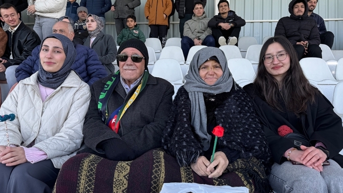 8 Mart'ta Kulu'da unutulmaz sürpriz: Kadın hakem, polis ve sağlıkçılara çiçek yağdı