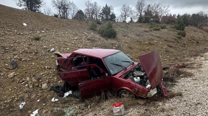 Beyşehir’de korkutan kaza: Otomobil devrildi, 5 kişi yaralandı