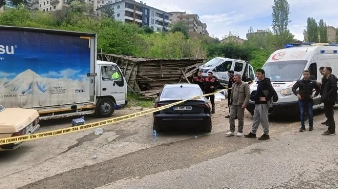 1 Mayıs’ta acı olay: Ankara’da kamyonetin çarptığı 2 işçi hayatını kaybetti