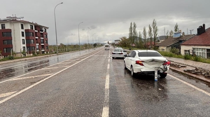 Konya’da feci çarpışma! İki otomobil kafa kafaya girdi: Yaralılar var