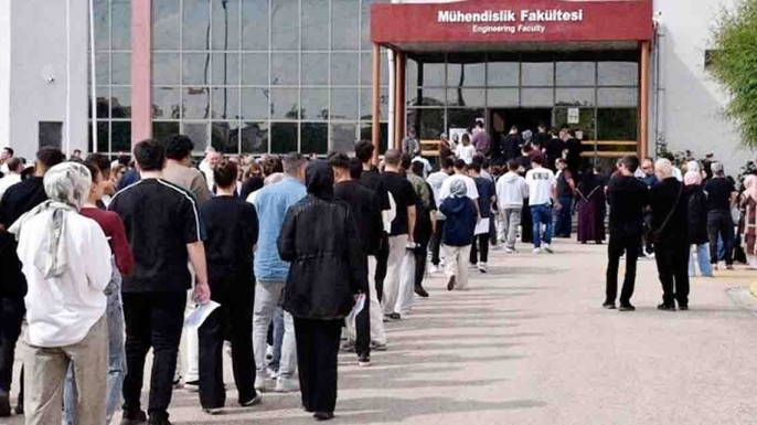 YKS’de ilk oturum tamamlandı: 2,5 milyon öğrenci geleceği için ter döktü