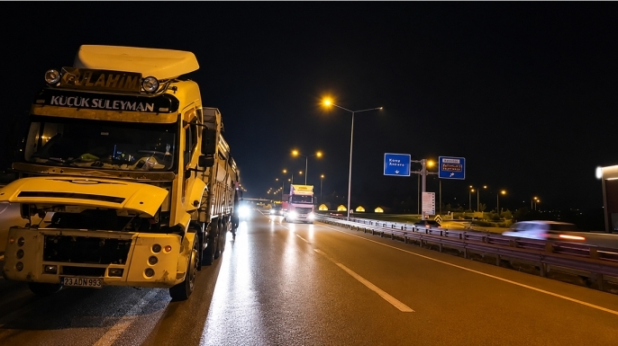 Freni patlayan kamyon alarma geçirdi! Karayolu trafiğe kapatıldı
