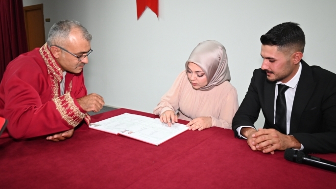 Kesdek ve Üye Ailelerinde nikah sevinci