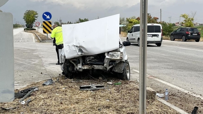 Konya'da iki otomobil çarpıştı: 1'i ağır 5 kişi yaralandı