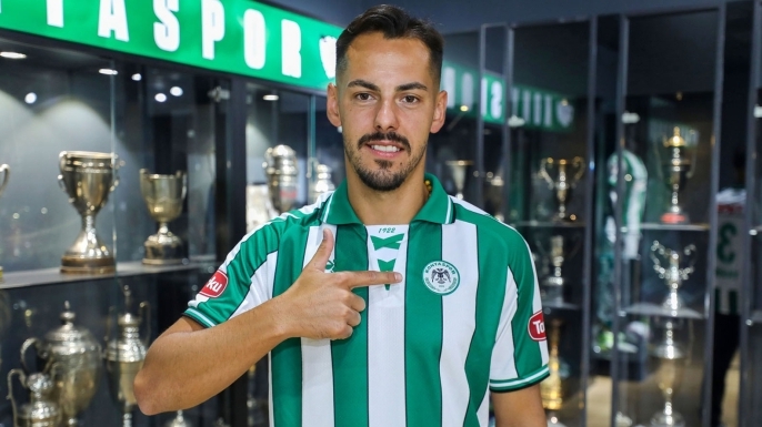 Konyaspor o futbolcu ile yollarını ayırdı