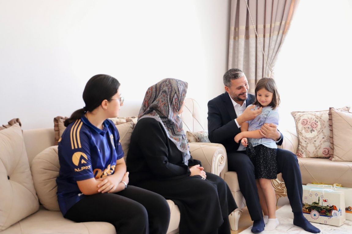 baskan-apilden-sehit-ailesine-ziyaret-2.jpg