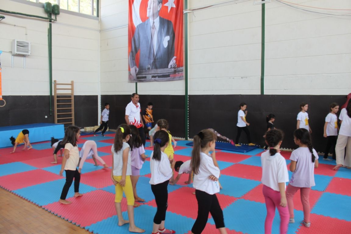 minikler-jimnastik-ile-hem-egleniyor-hem-gelisiyor-1.jpg