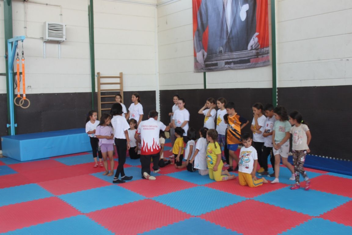 minikler-jimnastik-ile-hem-egleniyor-hem-gelisiyor-2.jpg