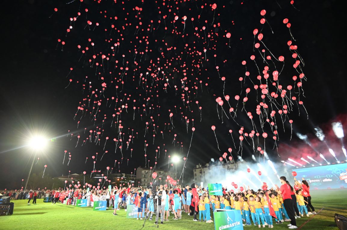 selcuklu-yaz-spor-okullari-finalinde-surprizlerle-dolu-gece1.jpg