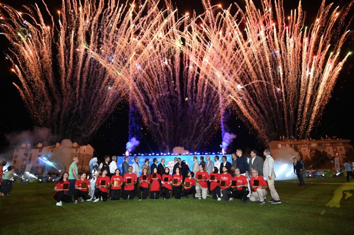 selcuklu-yaz-spor-okullari-finalinde-surprizlerle-dolu-gece2.jpg