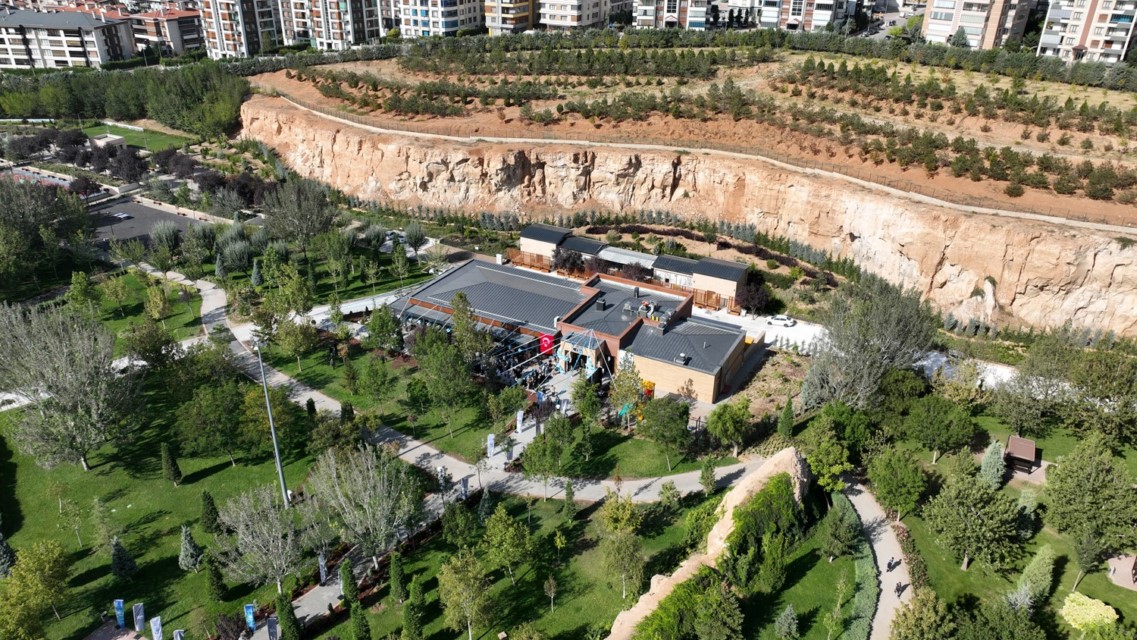 selcukluya-yeni-sosyal-mekan-kanyon-cafe-hizmete-acildi-2.jpg