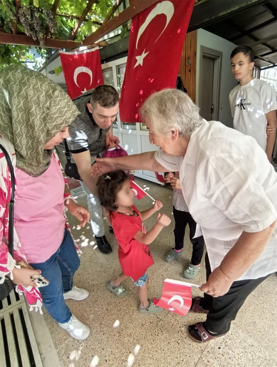 sevgi-der-sevgisini-bir-kere-daha-gosterdi-2.jpeg