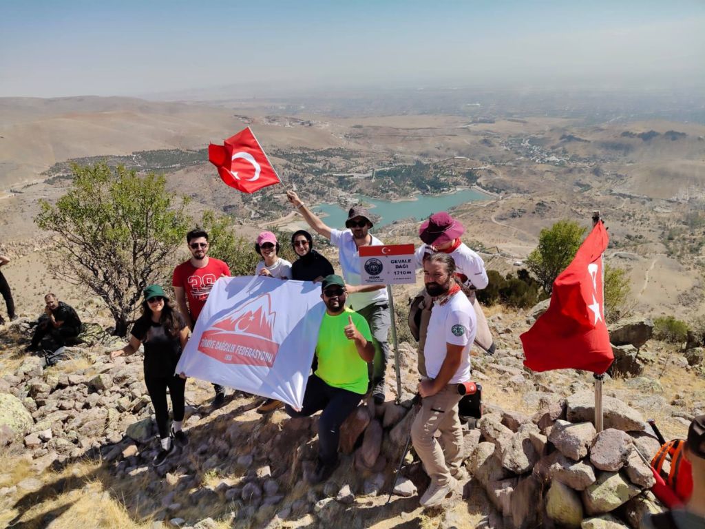 zafer-bayramina-gevele-zirvesinde-kutladilar-2.jpg