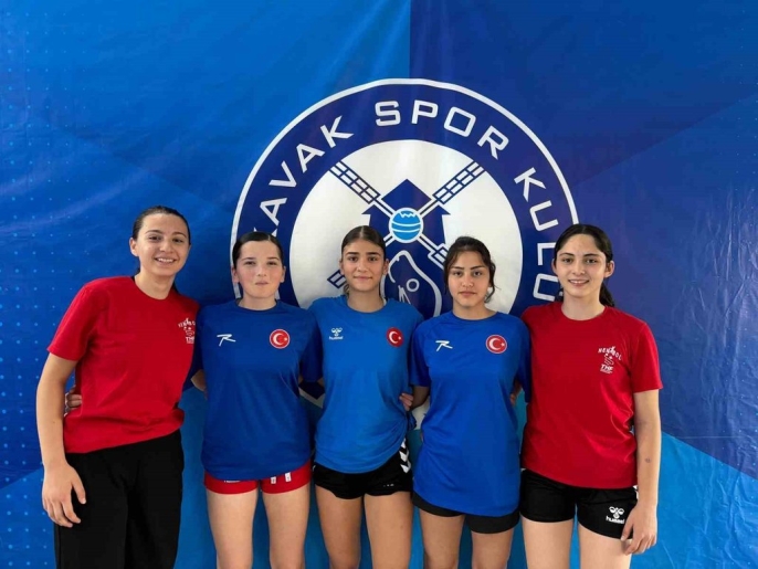 Armada Praxis Yalıkavakspor\