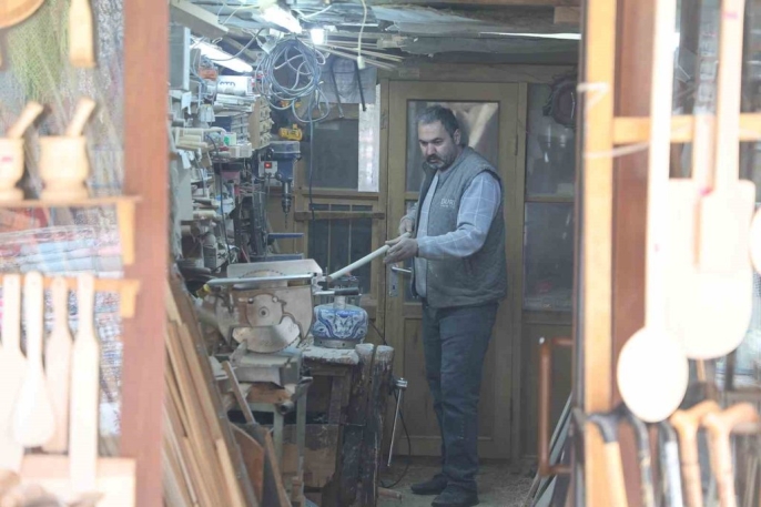 Baba ve oğul, ahşap ustalığını plastiğe karşı yaşatmaya kararlı 3