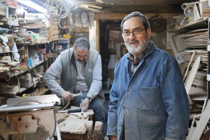 Baba ve oğul, ahşap ustalığını plastiğe karşı yaşatmaya kararlı 4