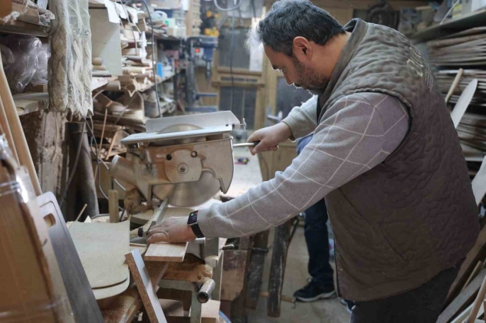 Baba ve oğul, ahşap ustalığını plastiğe karşı yaşatmaya kararlı 7
