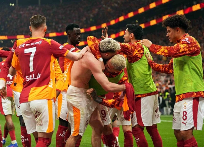 Galatasaray, Fenerbahçe\
