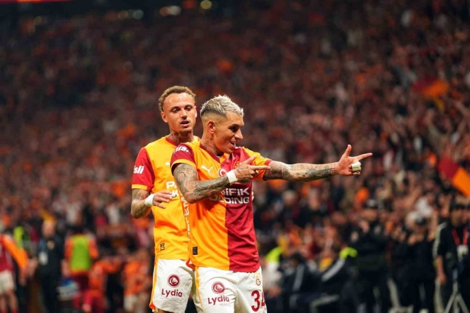 Galatasaray, Fenerbahçe\