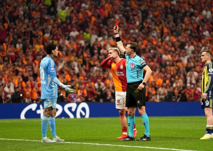 Galatasaray, Fenerbahçe\