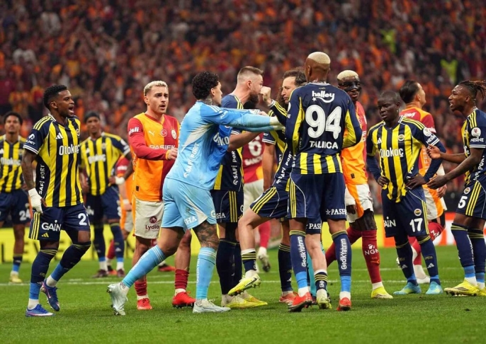 Galatasaray, Fenerbahçe\